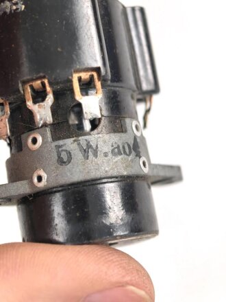 Röhre RV2,4 P700 in Fassung Wehrmacht, Funktion nicht geprüft