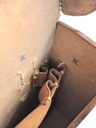 Werkzeugtasche für Angehörige der Nachrichtentruppe. Wohl ungetragenes Stück, datiert 1941