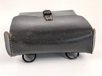Werkzeugtasche für Angehörige der Nachrichtentruppe. Wohl ungetragenes Stück, datiert 1941