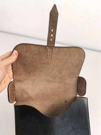 Werkzeugtasche für Angehörige der Nachrichtentruppe. Wohl ungetragenes Stück, datiert 1941