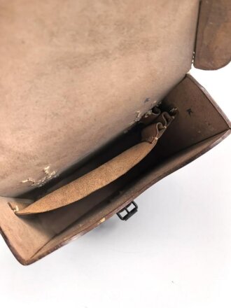 Werkzeugtasche für Angehörige der Nachrichtentruppe. Wohl ungetragenes Stück, datiert 1941