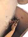 Werkzeugtasche für Angehörige der Nachrichtentruppe. Wohl ungetragenes Stück, datiert 1941