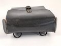 Werkzeugtasche für Angehörige der Nachrichtentruppe. Wohl ungetragenes Stück, datiert 1941