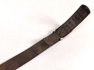 Luftwaffe , Koppel für Mannschaften. Aluminiumschloss mit Lederzunge von 1938. Zugehöriger, ungeschwärzter Koppelriemen, ebenfalls von 1938. Gesamtlänge 102cm