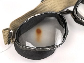 Luftwaffe , Brille für fliegendes Personal in gutem Zustand. Gummi weich, Band mit Zugkraft