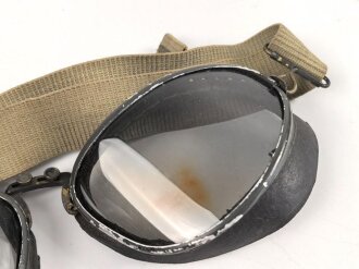 Luftwaffe , Brille für fliegendes Personal in gutem Zustand. Gummi weich, Band mit Zugkraft