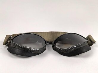 Luftwaffe , Brille für fliegendes Personal in gutem Zustand. Gummi weich, Band mit Zugkraft