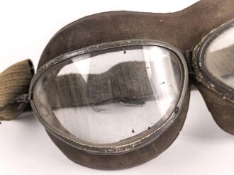 Luftwaffe , Brille für fliegendes Personal in gutem Gesamtzustand. Gummi weich, Band ohne Zugkraft