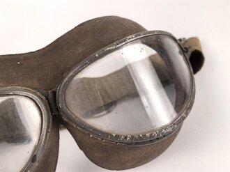 Luftwaffe , Brille für fliegendes Personal in gutem Gesamtzustand. Gummi weich, Band ohne Zugkraft
