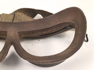 Luftwaffe , Brille für fliegendes Personal in gutem Gesamtzustand. Gummi weich, Band ohne Zugkraft