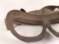 Luftwaffe , Brille für fliegendes Personal in gutem Gesamtzustand. Gummi weich, Band ohne Zugkraft