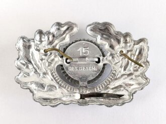 Heer, Eichenlaubkranz mit Kokarde für eine Schirmmütze. Aluminium