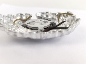 Heer, Eichenlaubkranz mit Kokarde für eine Schirmmütze. Aluminium