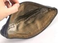Luftwaffe, Schiffchen für Offiziere. Die Effekten von Hand vernäht, die Silberlitzeebenfalls. Der Adler entnazifiziert. Stark getragenes Stück