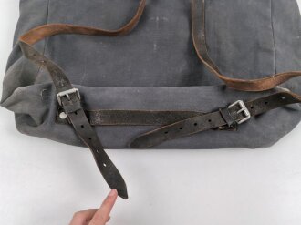 Luftwaffe, Kleidertasche für fliegendes Personal. gebraucht, alle Reissverschlüsse gängig.