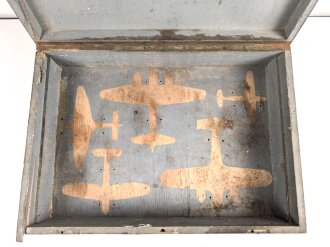 Luftwaffe, Transportkasten Modell für Fliegererkennungsdienst Fl Üb 94-003. Originallack, grob gereinigt. maße 54 x 77 x 20