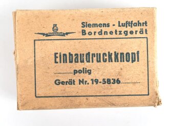 Luftwaffe,  Einbaudruckknopf Fl.E 583601. Ungebraucht, im originalen Umkarton. So in Bf109 verbaut