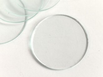 Glasscheibe für ein Anzeigegerät der Luftwaffe. Durchmesser 51mm. Neuzeitliche Fertigung, sie erhalten ein ( 1 ) Stück