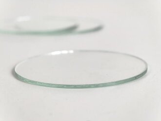 Glasscheibe für ein Anzeigegerät der Luftwaffe. Durchmesser 73mm. Neuzeitliche Fertigung, sie erhalten ein ( 1 ) Stück