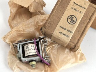 Luftwaffe , Magnetschalter 19-9004 K-1, Hersteller Michel Werke Augsburg. Original verpacktes Stück aus Dachbodenfund