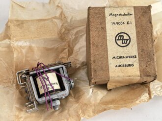 Luftwaffe , Magnetschalter 19-9004 K-1, Hersteller Michel Werke Augsburg. Original verpacktes Stück aus Dachbodenfund