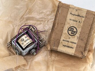 Luftwaffe , Magnetschalter 19-9004 K-1, Hersteller Michel Werke Augsburg. Original verpacktes Stück aus Dachbodenfund