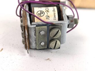 Luftwaffe , Magnetschalter 19-9004 K-1, Hersteller Michel Werke Augsburg. Original verpacktes Stück aus Dachbodenfund