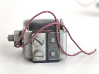 Luftwaffe , Magnetschalter SSM 57, Hersteller Michel Werke Augsburg. Sie erhalten ein ( 1 ) Stück aus Dachbodenfund