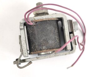 Luftwaffe , Magnetschalter SSM 57, Hersteller Michel Werke Augsburg. Sie erhalten ein ( 1 ) Stück aus Dachbodenfund