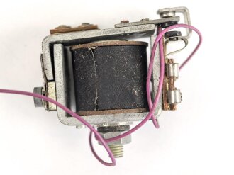 Luftwaffe , Magnetschalter SSM 57 LSK , Hersteller Michel Werke Augsburg. Sie erhalten ein ( 1 ) Stück aus Dachbodenfund
