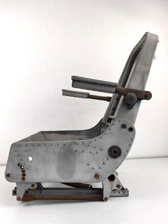 Luftwaffe Flugzeugsitz aus Leichtmetall. Gestrahlt und zum Teil lackiert, der Boden gespachtelt. Für mich leider nicht konkret Zuzuordnen