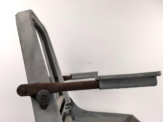 Luftwaffe Flugzeugsitz aus Leichtmetall. Gestrahlt und zum Teil lackiert, der Boden gespachtelt. Für mich leider nicht konkret Zuzuordnen