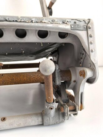 Luftwaffe Flugzeugsitz aus Leichtmetall. Gestrahlt und zum Teil lackiert, der Boden gespachtelt. Für mich leider nicht konkret Zuzuordnen
