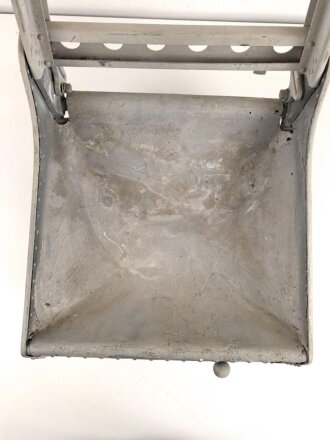 Luftwaffe Flugzeugsitz aus Leichtmetall. Gestrahlt und zum Teil lackiert, der Boden gespachtelt. Für mich leider nicht konkret Zuzuordnen