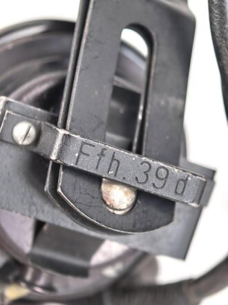 Festungsfernhörer 39 doppelt " Ffh . 39d" datiert 1944.  Sehr guter Zustand, scheinbar lange so zusammen, mir in dieser Ausführung nicht geläufig. Funktion nicht geprüft