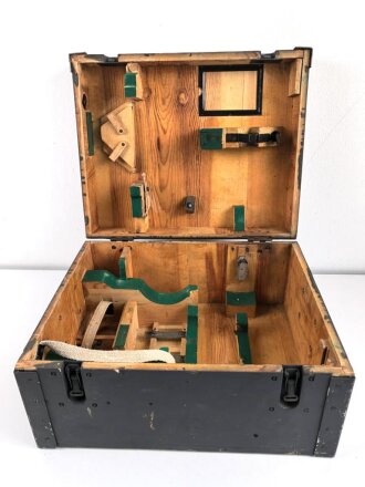 Transportkasten zum Flakfernrohr DF 10 x 80 Wehrmacht. Überlackiertes Stück