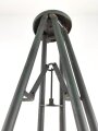 Gestell zum Flakfernrohr DF 10 x 80 Wehrmacht. Hersteller bvu, neuzeitlich überlackiert und unschlau geschweißt, muss nochmal ordentlich zusammengebaut werden