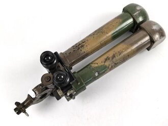 Scherenfernrohr 14.Z. Gi . Originale Tarnlackierung, gute Durchsicht, keine Strichplatte, war sicherlich mal offen und wurde gereinigt, bei der gelegenheit wurde die ein oder andere Schraube verloren. Ein Splitter? loch mit vermutlich Lötzinn gefüllt.