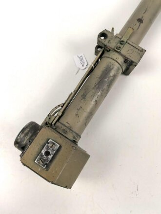 Zielfernrohr ZF 1128, Hersteller cxn. Originallack, gute Optik und Zielstachel. Seltenes Stück für das MG34 im Jagdpanzer 38 "Hetzer" sowie StuG IIIG/ StuG IV