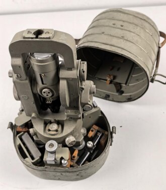 Theodolith 40 Wehrmacht. Hersteller blc. Originallack,...