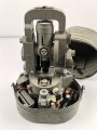 Theodolith 40 Wehrmacht. Hersteller blc. Originallack, guter Zustand , im Transportkasten mit Zubehör. Habe ich so komplett in 30 Jahren Tätigkeit noch nicht gesehen. der Behälter aussen überlackiert.