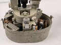 Theodolith 40 Wehrmacht. Hersteller blc. Originallack, guter Zustand , im Transportkasten mit Zubehör. Habe ich so komplett in 30 Jahren Tätigkeit noch nicht gesehen. der Behälter aussen überlackiert.