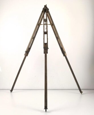 Gestell für optisches Gerät der Wehrmacht, frühes, schweres Stück aus Messing, eine Feststellschraube abgerissen, sonst guter Gesamtzustand