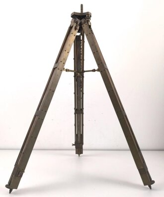 Gestell für optisches Gerät der Wehrmacht, frühes, schweres Stück aus Messing, eine Feststellschraube abgerissen, sonst guter Gesamtzustand