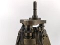Gestell für optisches Gerät der Wehrmacht, frühes, schweres Stück aus Messing, eine Feststellschraube abgerissen, sonst guter Gesamtzustand