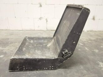 Luftwaffe , Flugzeugsitz aus Leichtmetall. Originallack, Breite 46,5cm
