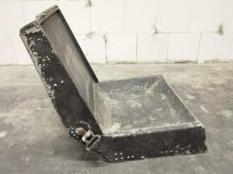 Luftwaffe , Flugzeugsitz aus Leichtmetall. Originallack, Breite 46,5cm