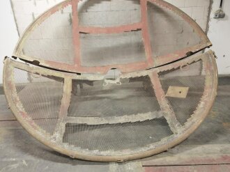 Parabolspiegel für Flak Zielgerät ( Funkmessgerät ) FuSE 64 Mannheim. Knapp 340 cm Durchmesser, Originallack, in Teilen alt überlackiert. Verbogen. Tolles Stück, selten
