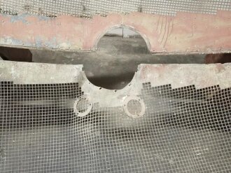 Parabolspiegel für Flak Zielgerät ( Funkmessgerät ) FuSE 64 Mannheim. Knapp 340 cm Durchmesser, Originallack, in Teilen alt überlackiert. Verbogen. Tolles Stück, selten