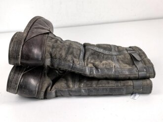 Luftwaffe, Paar Stiefel für fliegendes Personal. Kein Etikett, Unterteil rotbraun, Schacht taubenblaues Leder. Rapid Reissverschlüsse, Prym Druckknöpfe. Ungereinigtes Paar, Sohlenlänge 31cm